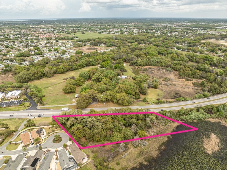 8769 County 466 Rd, Lady Lake, FL à vendre - Photo du bâtiment - Image 2 de 9