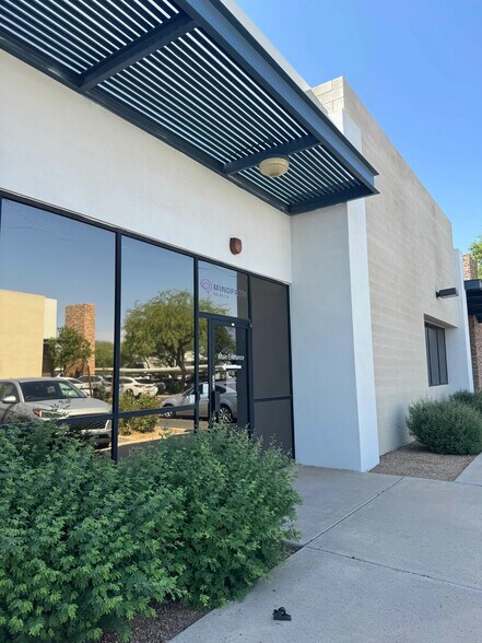 70 N McClintock Dr, Chandler, AZ à vendre - Photo du bâtiment - Image 3 de 4