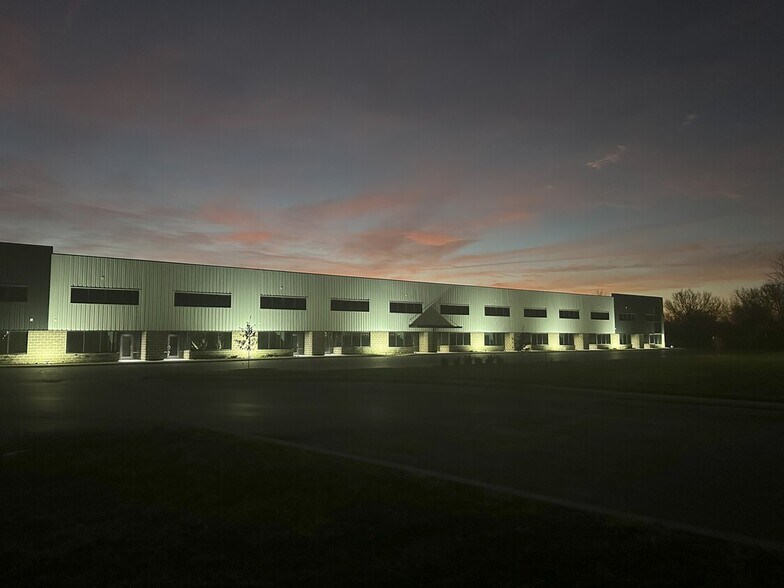 103 E Kam Dr, Pittsboro, IN à louer - Photo du bâtiment - Image 1 de 8