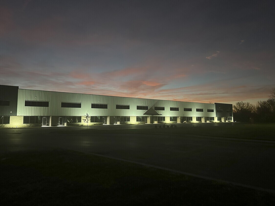 103 E Kam Dr, Pittsboro, IN à louer Photo du bâtiment- Image 1 de 9