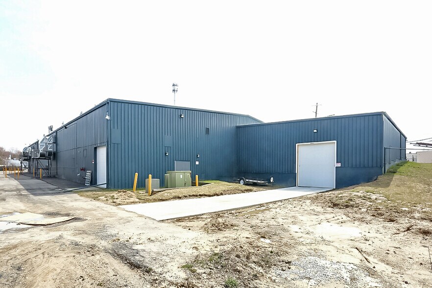 1700 S Livernois Rd, Rochester Hills, MI à vendre - Photo du bâtiment - Image 3 de 13