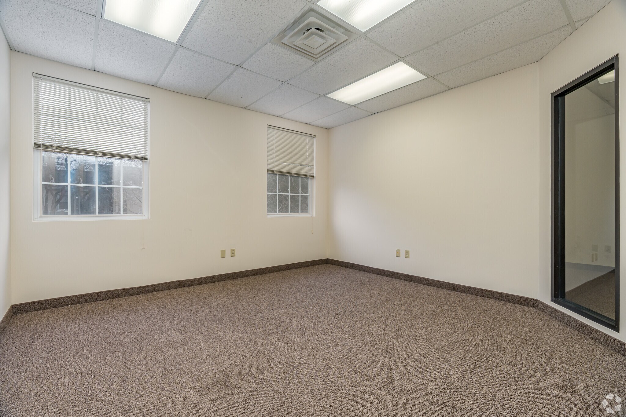 303 S Jupiter Rd, Allen, TX à louer Photo intérieure- Image 1 de 4