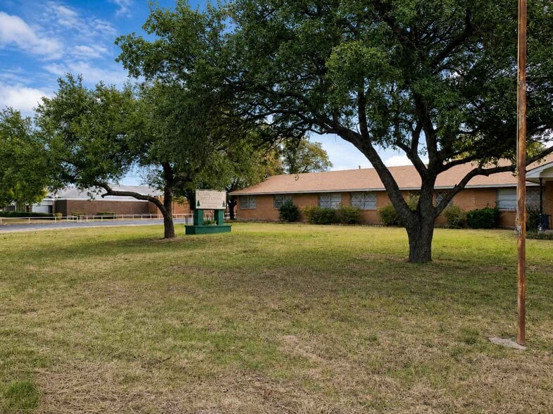 1901 W Elliott St, Breckenridge, TX for sale - Building Photo - Image 3 of 33