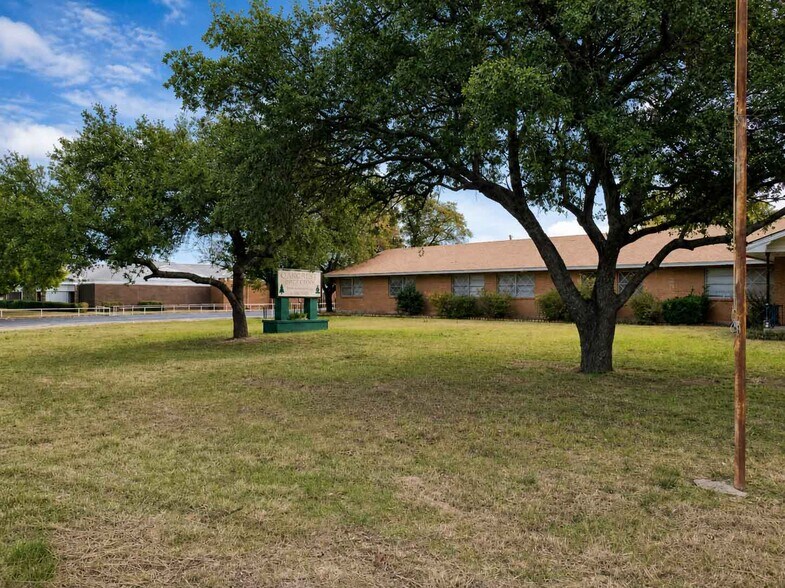 1901 W Elliott St, Breckenridge, TX à vendre - Photo du bâtiment - Image 3 de 33