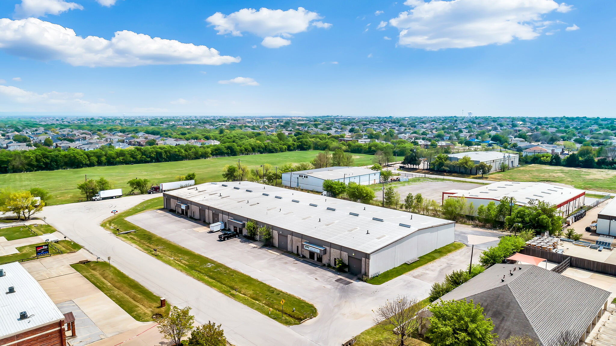 1000-1008 N Commercial Blvd, Arlington, TX for lease Building Photo- Image 1 of 7