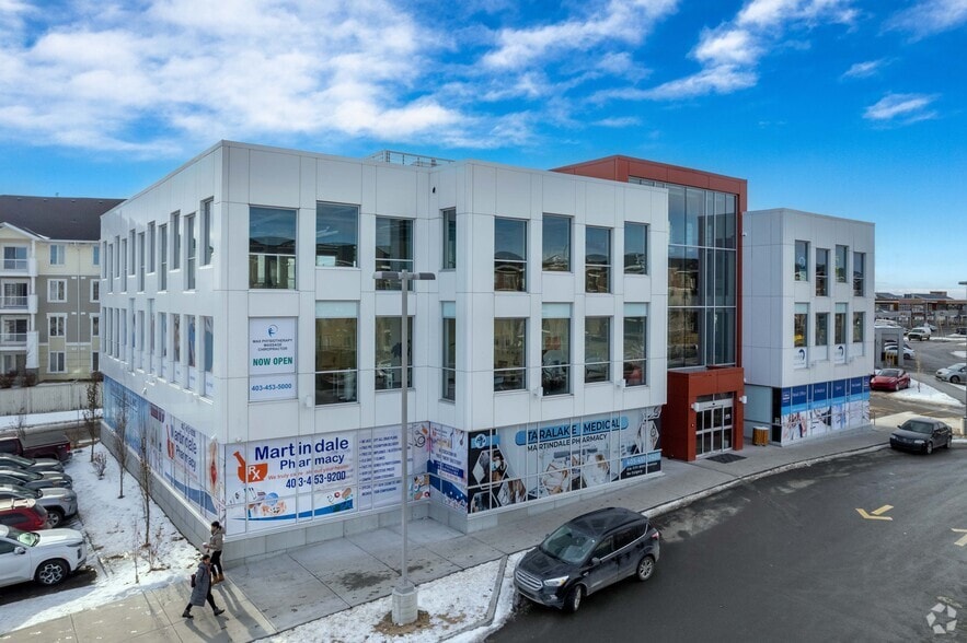 7171 80th Ave NE, Calgary, AB à louer - Photo du bâtiment - Image 3 de 28
