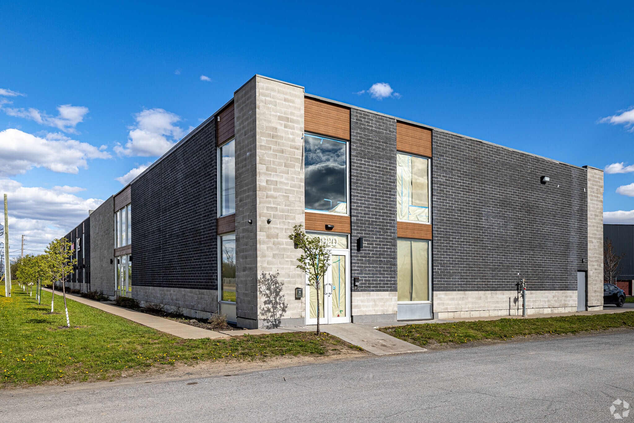 3920-3940 Boul Sir-Wilfrid-Laurier, Saint-hubert, QC for sale Building Photo- Image 1 of 1
