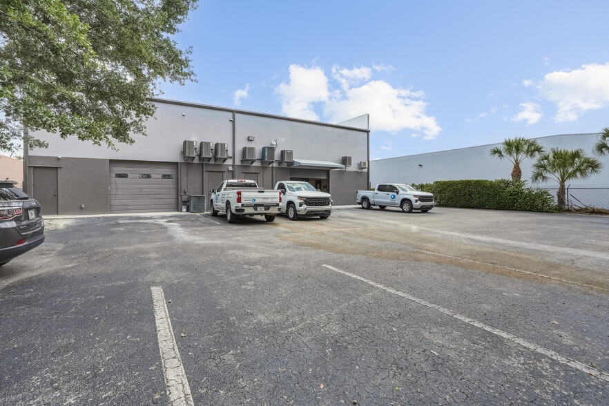 2220-2224 Trade Center Way, Naples, FL for sale - Building Photo - Image 2 of 7