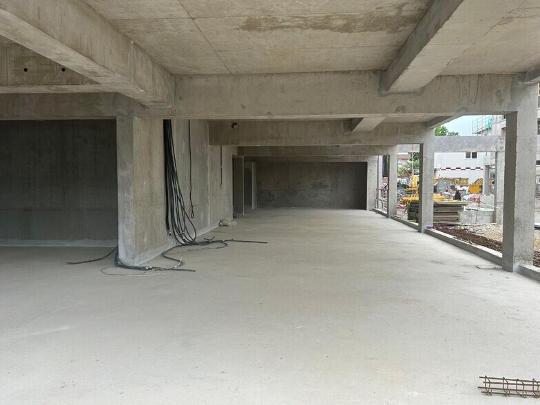 33 Rue Louis Saulnier, Meyzieu for lease - Building Photo - Image 3 of 4