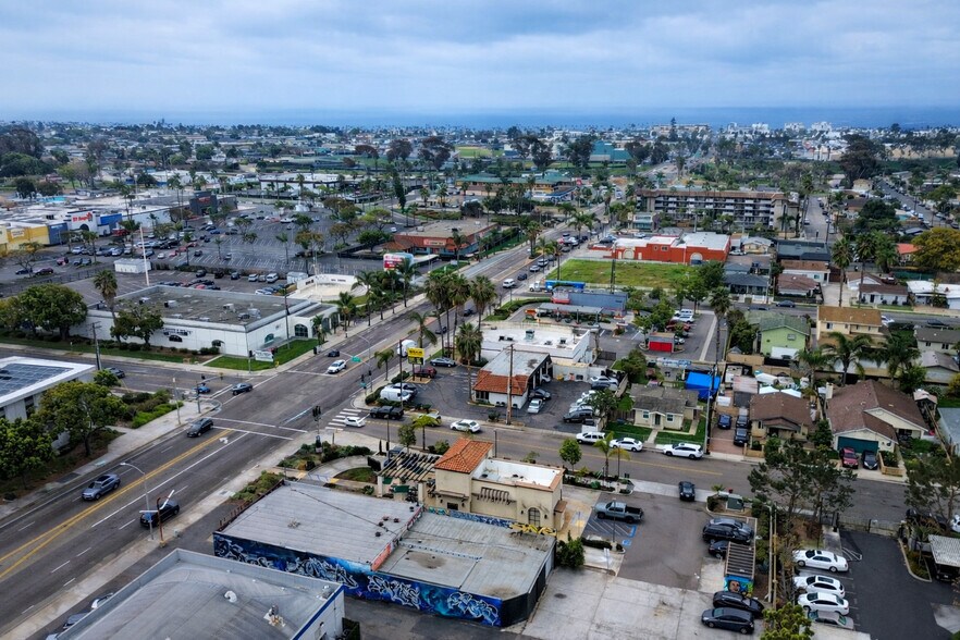 1708-1710 Mission Ave, Oceanside, CA à vendre - Photo du bâtiment - Image 3 de 4