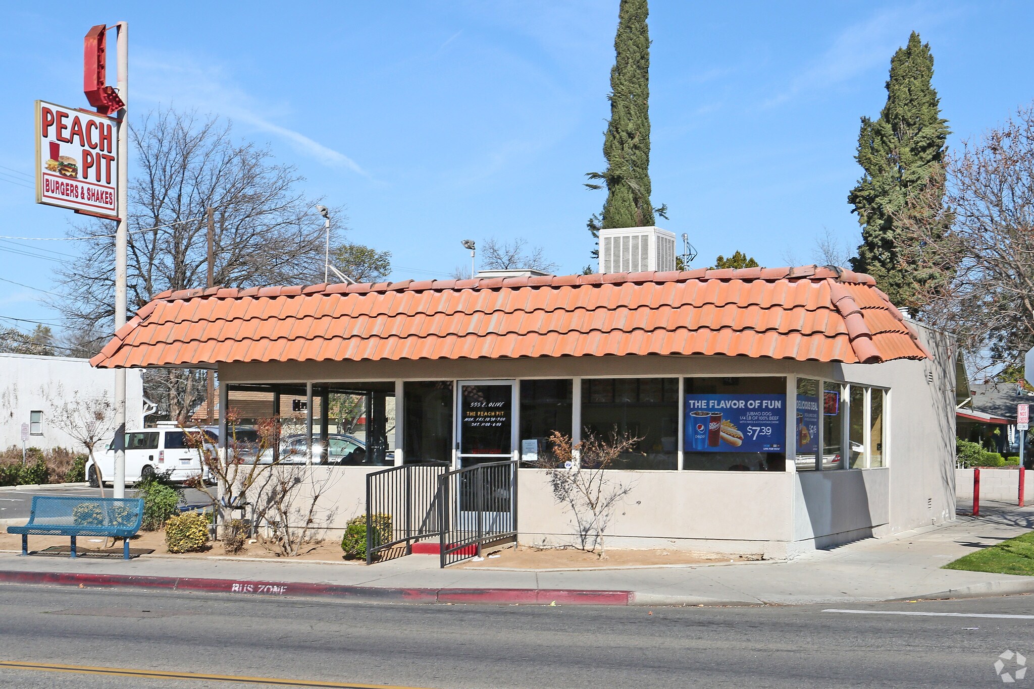 555 E Olive Ave, Fresno, CA à vendre Photo principale- Image 1 de 8