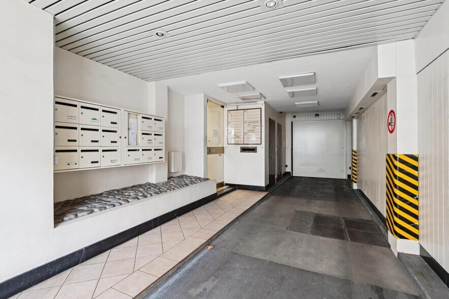 Bureau dans Neuilly-sur-Seine à vendre - Photo du bâtiment - Image 2 de 3