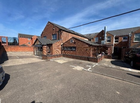 4-8 Craven Rd, Rugby à vendre - Photo du bâtiment - Image 2 de 2