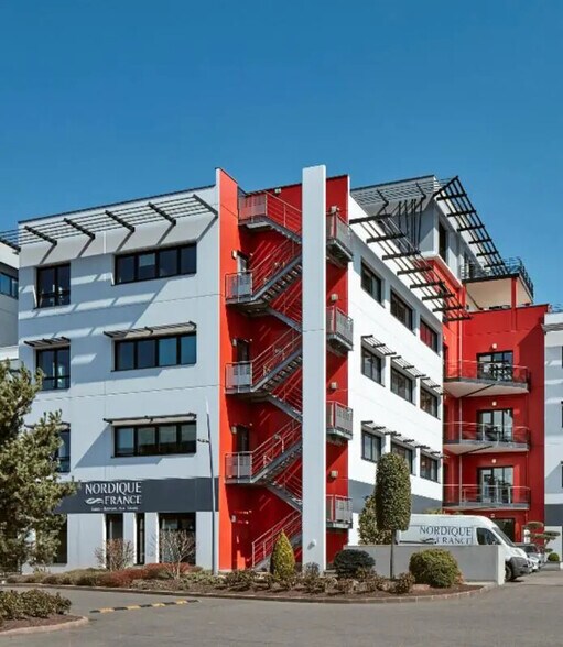 Bureau dans Saint-Priest à louer - Photo du bâtiment - Image 2 de 18
