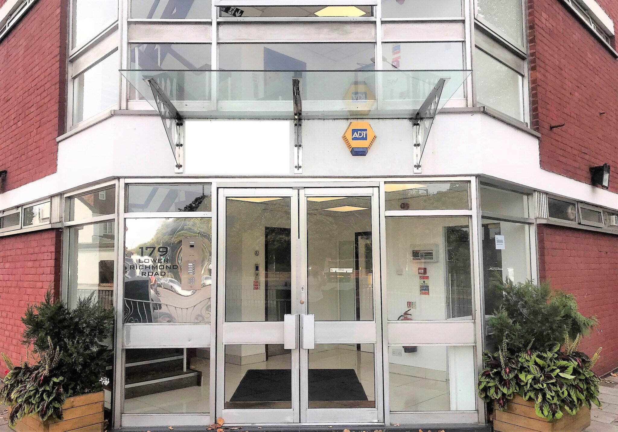 179 Lower Richmond Rd, Richmond for lease Building Photo- Image 1 of 7