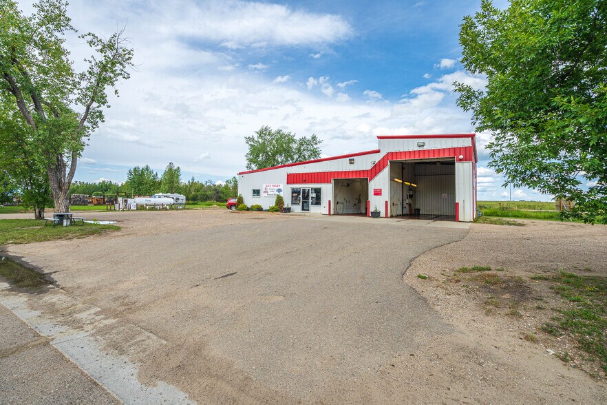 20 Railway Av S, Marwayne, AB à vendre - Photo principale - Image 1 de 33