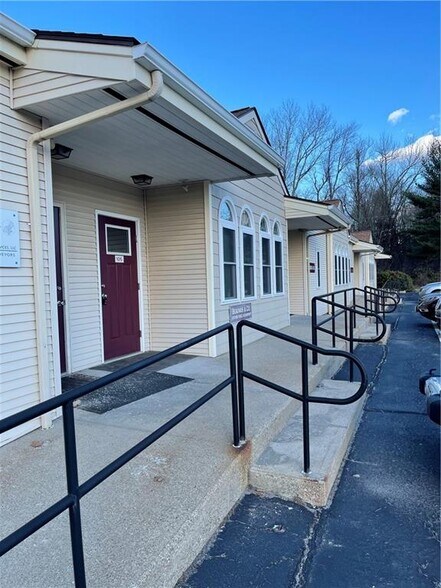 501 Great Rd, North Smithfield, RI à vendre - Photo du bâtiment - Image 3 de 7