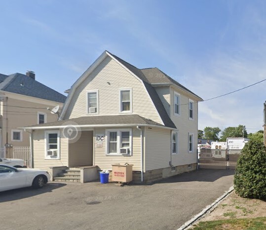 52 Maple Pl, Amityville, NY for lease - Building Photo - Image 2 of 11