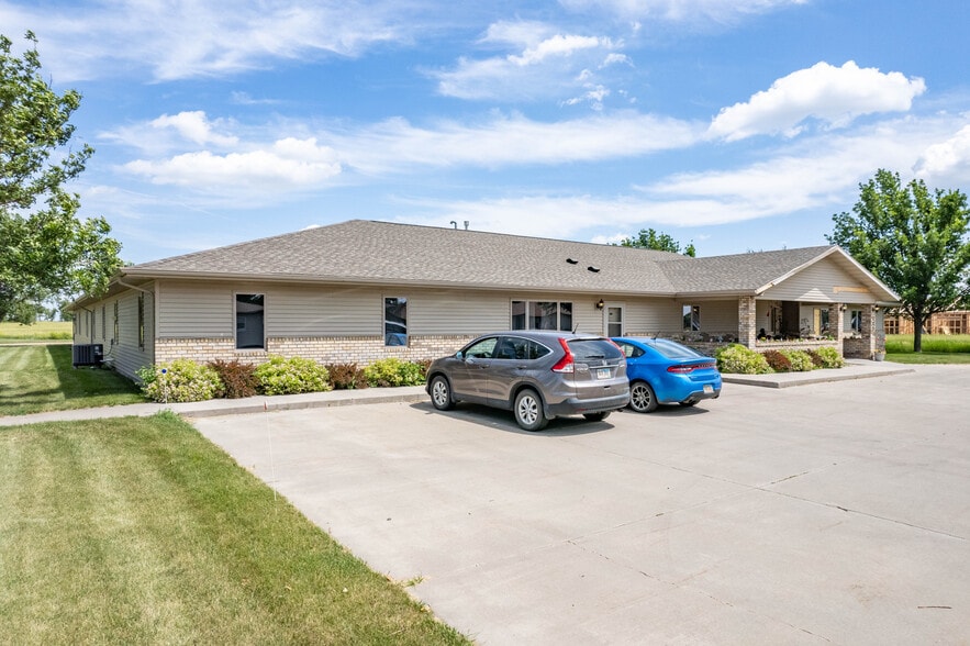 600 S Hill St, Salem, SD à vendre - Vidéo aérienne - Image 2 de 13