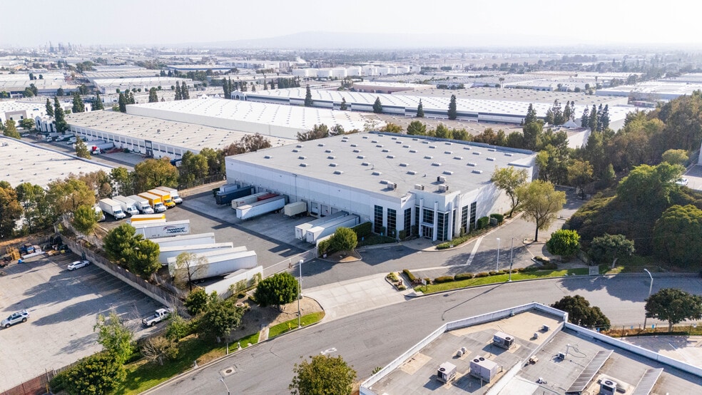 2310 Gladwick St, Rancho Dominguez, CA for lease - Building Photo - Image 2 of 3