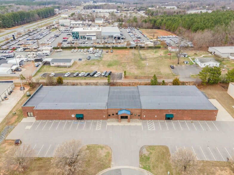 2613-2617 Executive Point Dr, Monroe, NC à louer - Photo du bâtiment - Image 3 de 37