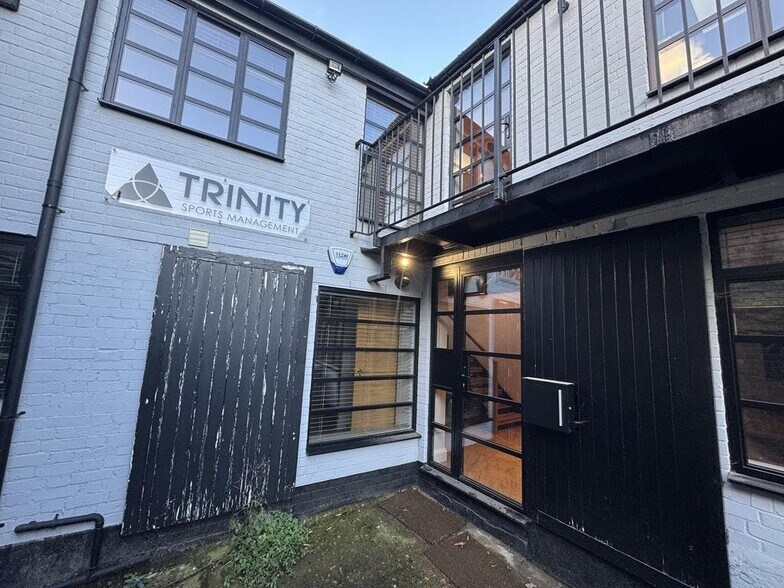 Sheen Ln, Londres à louer - Photo du bâtiment - Image 1 de 11