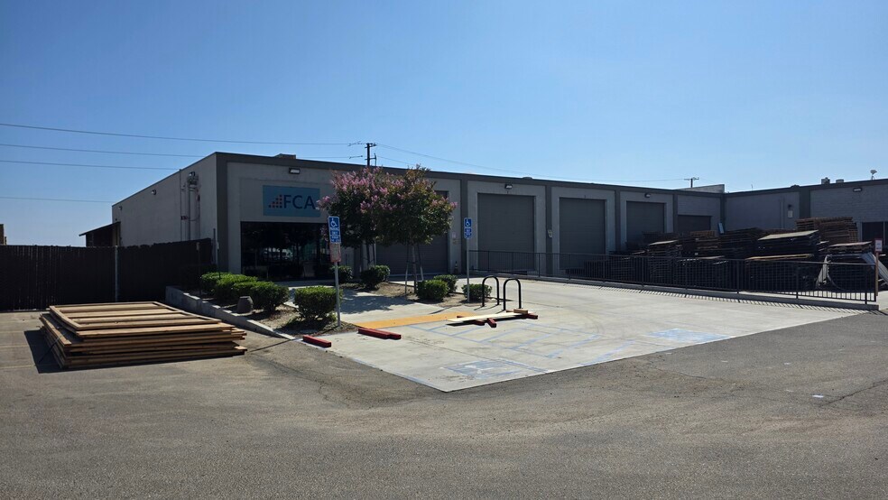 3810 Transport St, Ventura, CA à louer - Photo du bâtiment - Image 1 de 4