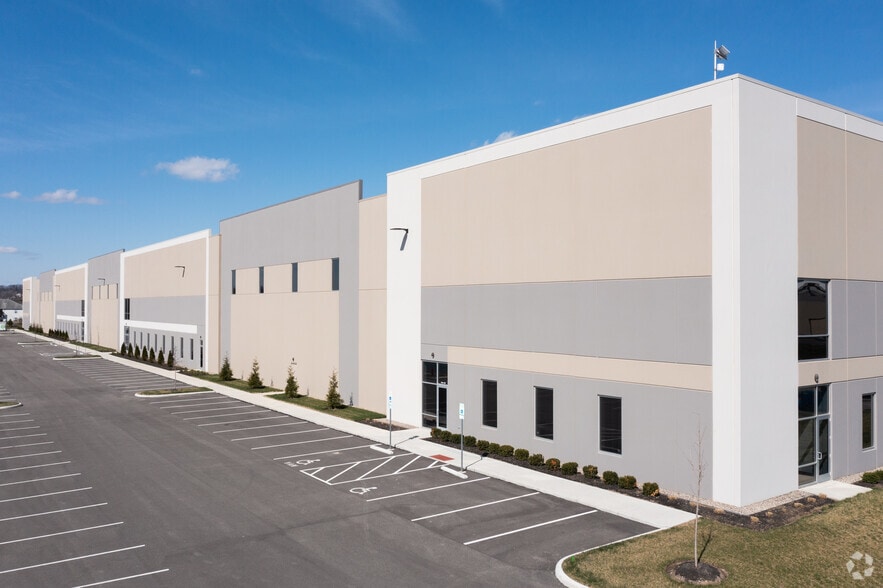 4600 Brate Dr, West Chester, OH for lease - Building Photo - Image 2 of 11