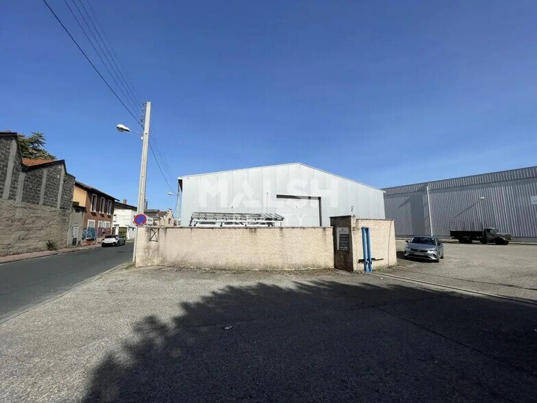 Bureau dans Vénissieux à louer - Photo du bâtiment - Image 3 de 6