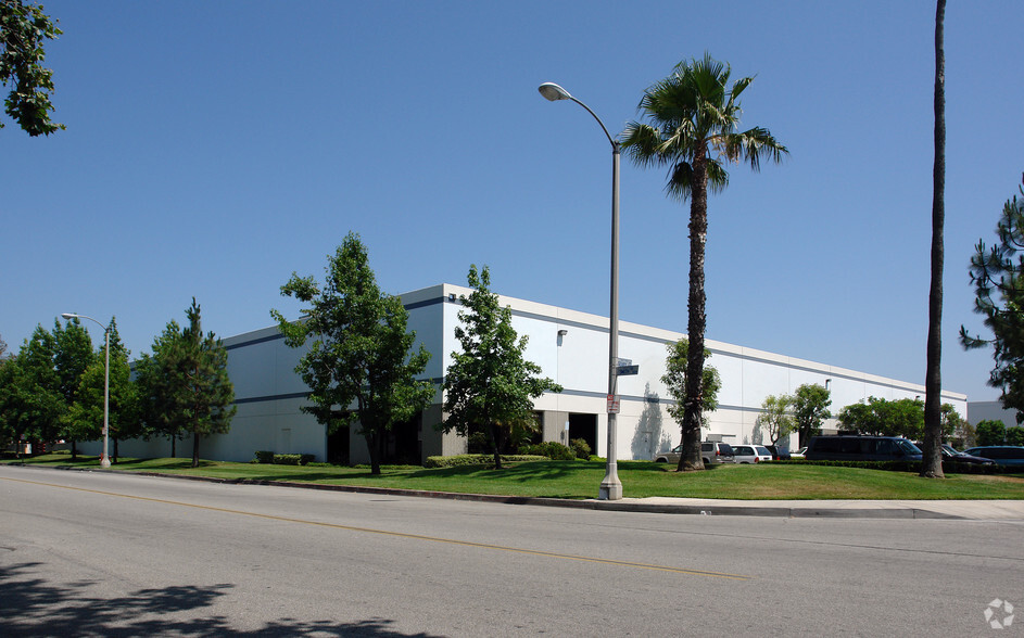 9838 Geary Ave, Santa Fe Springs, CA for lease - Primary Photo - Image 1 of 4