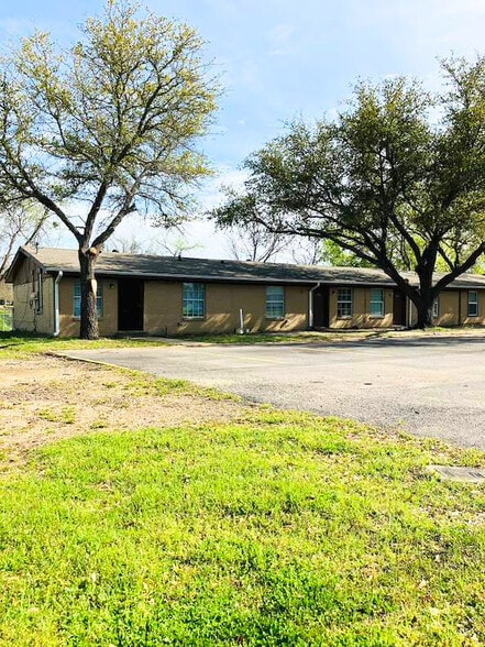 220 Bois D Arc St, Canton, TX for sale - Primary Photo - Image 1 of 36