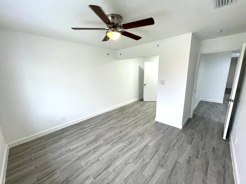 2770 NW 58th Ter, Lauderhill, FL à vendre - Photo du bâtiment - Image 3 de 11