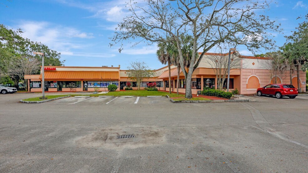 1806-1856 N Pine Island Rd, Plantation, FL à vendre - Photo du bâtiment - Image 3 de 8