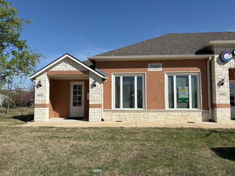 5860 Collin McKinney Pky, McKinney, TX à vendre - Photo du bâtiment - Image 2 de 5