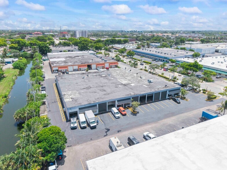 1703-1747 NW 38th Ave, Lauderhill, FL for lease - Building Photo - Image 3 of 4