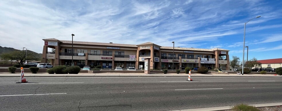 2625 E Greenway Pky, Phoenix, AZ à louer - Photo du bâtiment - Image 3 de 4