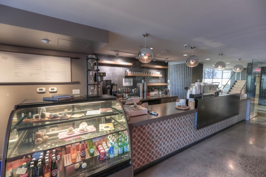 2828 N Central Ave, Phoenix, AZ for sale - Interior Photo - Image 2 of 39