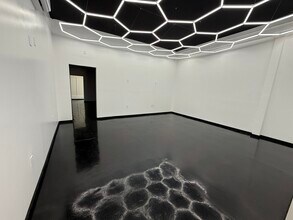 4405-4407 1/2 W Jefferson Blvd, Los Angeles, CA à louer Photo intérieure- Image 2 de 5