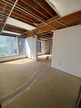 263 Rainier Ave S, Renton, WA for lease Interior Photo- Image 1 of 4