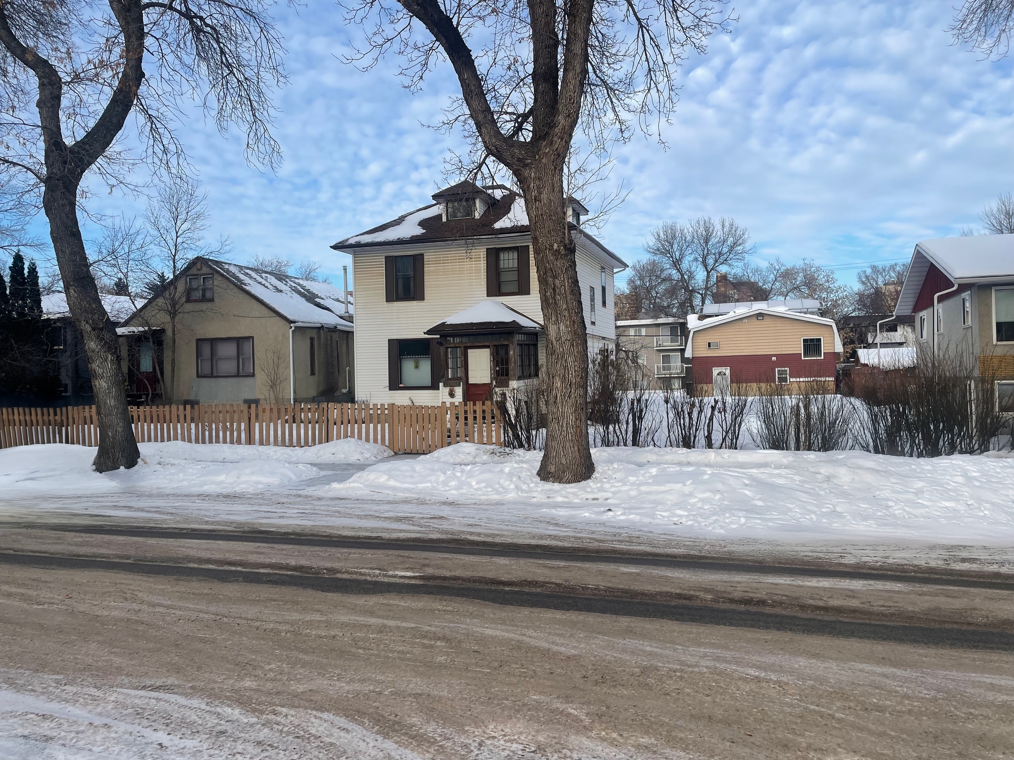 10034 84 Av NW, Edmonton, AB for sale Primary Photo- Image 1 of 6