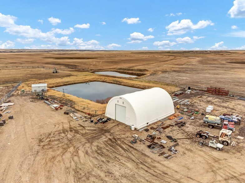 7013 Old Trans Canada Hwy, Redcliff, AB à vendre - Photo du bâtiment - Image 3 de 5