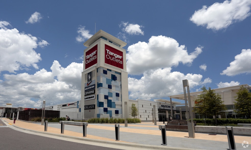 1100 Cornerstone Blvd, Daytona Beach, FL for lease - Building Photo - Image 1 of 3