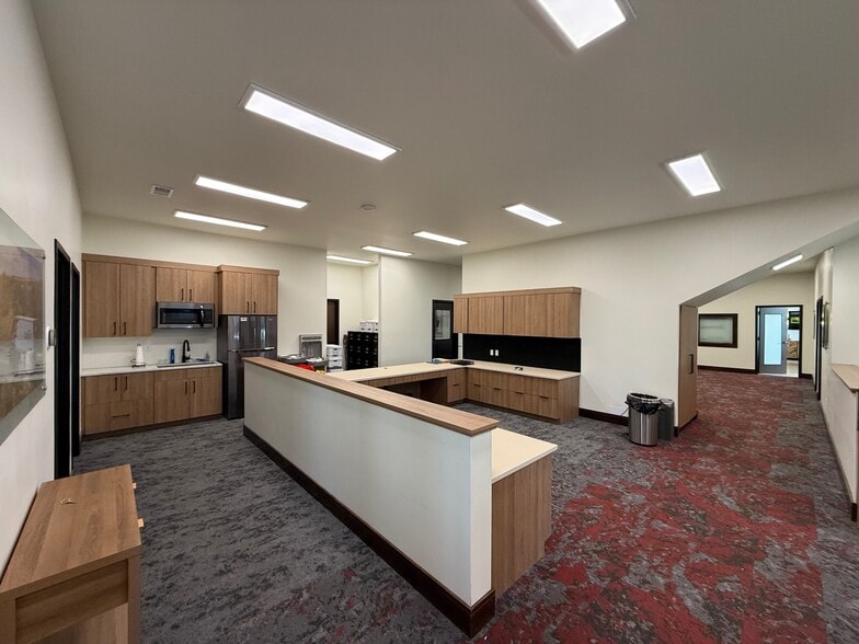 3202 W 5000 S, Rexburg, ID for lease - Interior Photo - Image 3 of 12