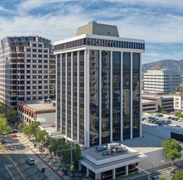 535 N Brand Blvd, Glendale, CA à louer - Photo du bâtiment - Image 1 de 3