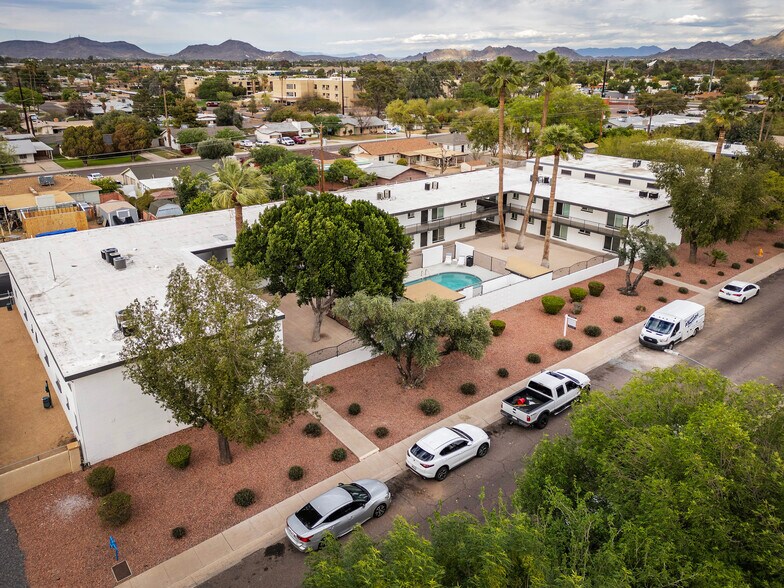 2014 W Berridge Ln, Phoenix, AZ à vendre - Photo du bâtiment - Image 3 de 37