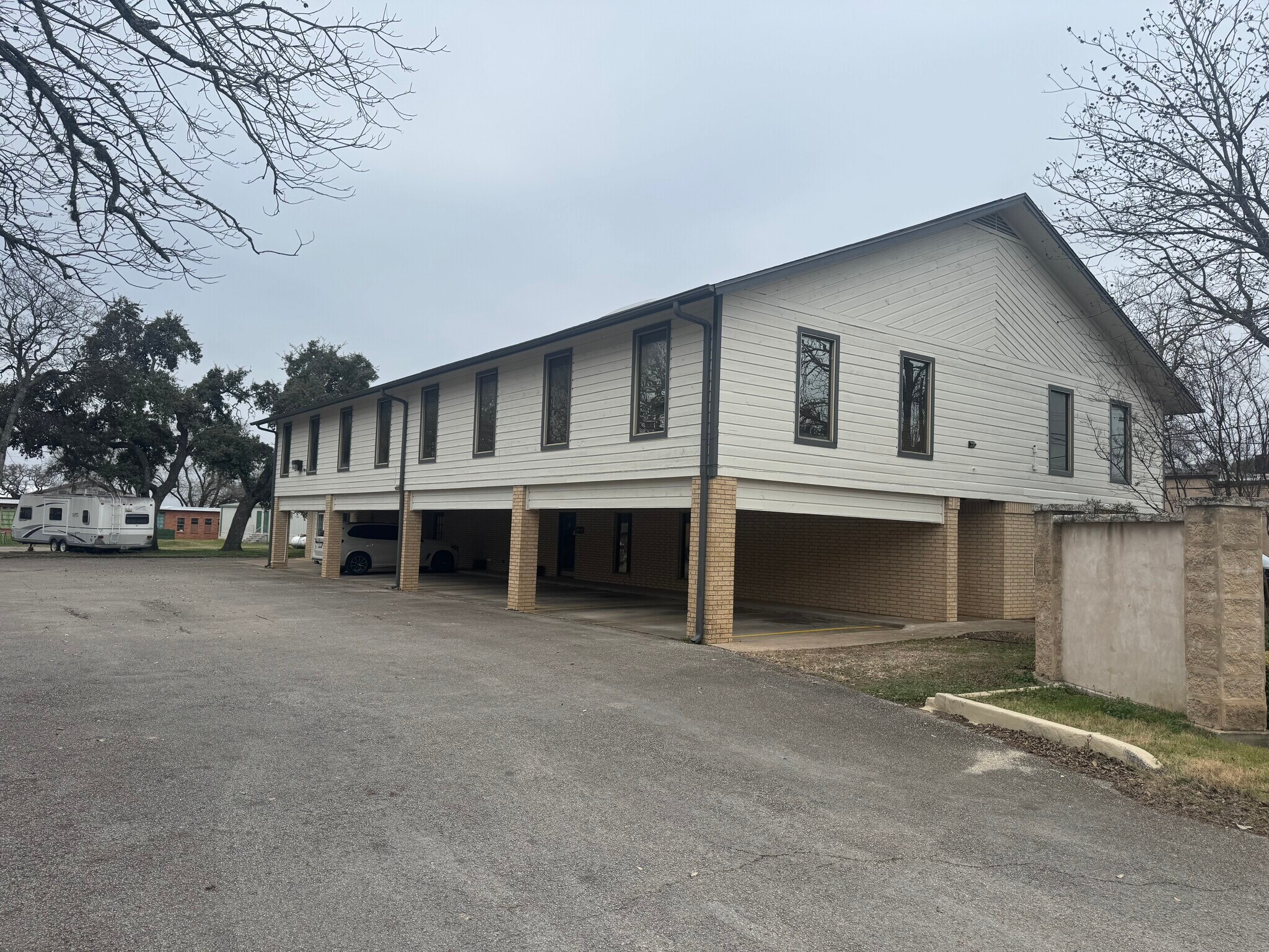 Meredith Dr portefeuille de 2 propriétés à vendre sur LoopNet.ca Photo principale- Image 1 de 2