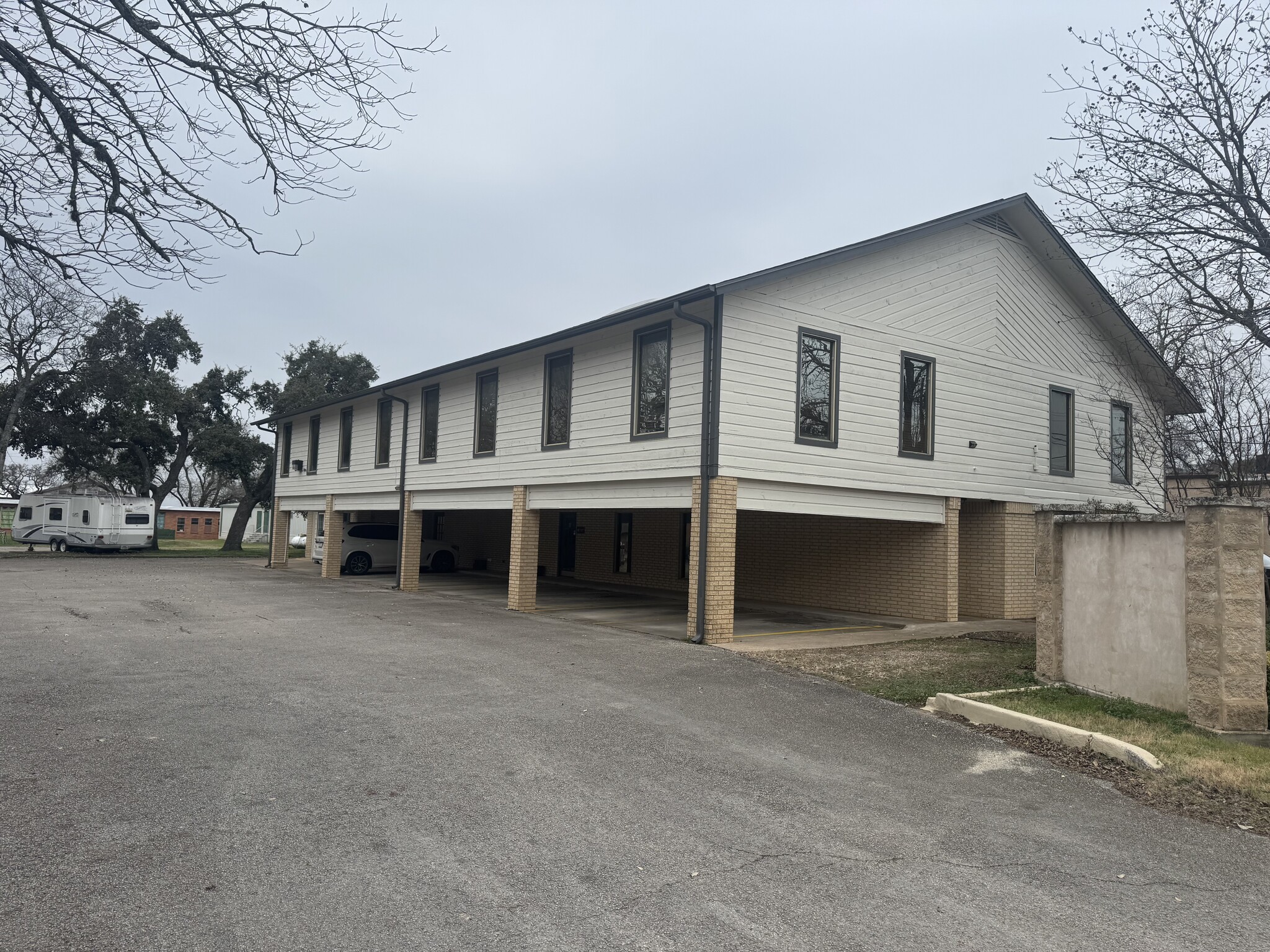 Meredith Dr portfolio of 2 properties for sale on LoopNet.ca Primary Photo- Image 1 of 2