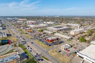 8211 E Regal Pl, Tulsa, OK - AERIAL  map view