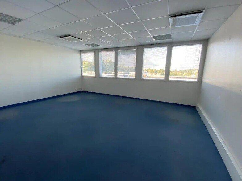 Office in Cesson-Sévigné for lease - Interior Photo - Image 3 of 11