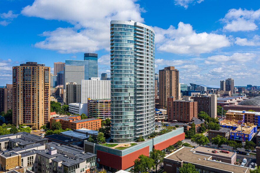 1369 Spruce Pl, Minneapolis, MN à louer - Photo du bâtiment - Image 1 de 98